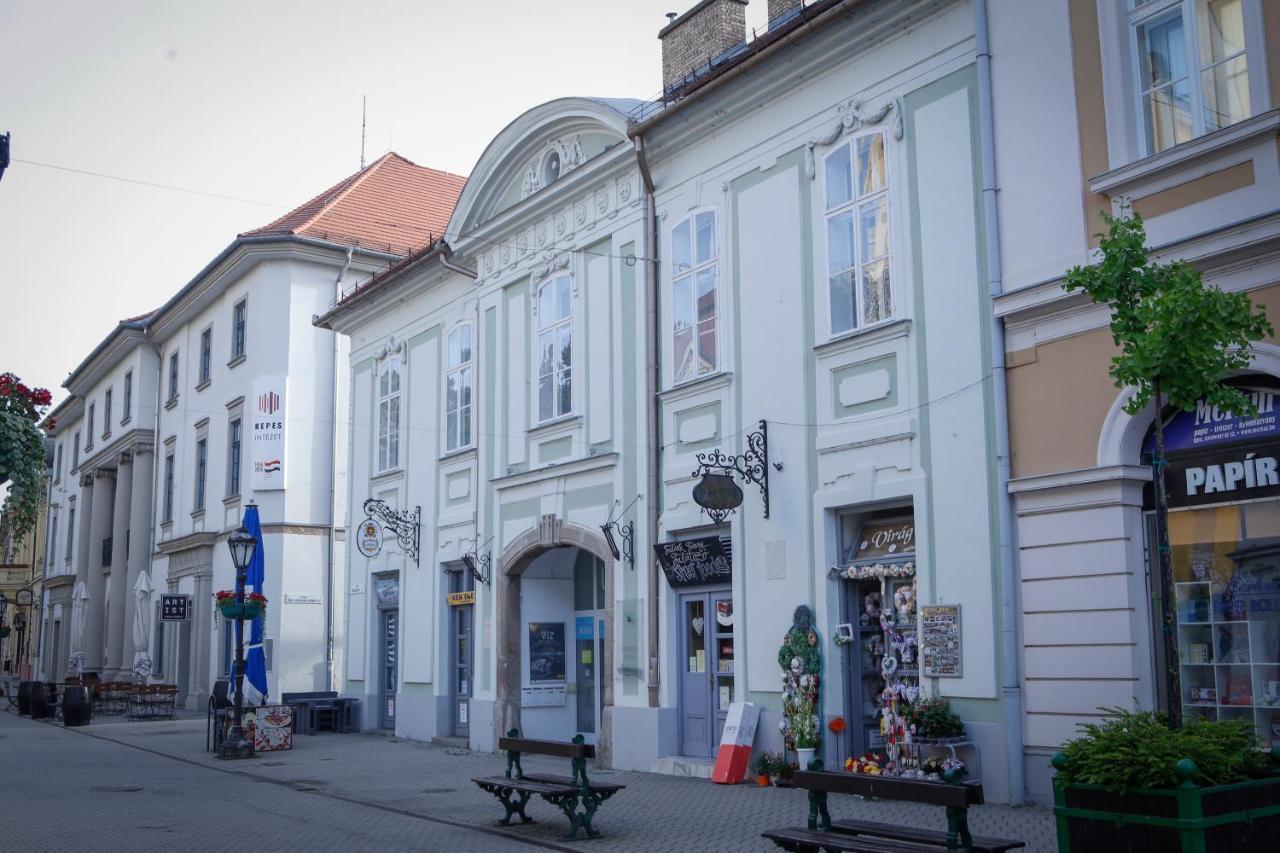 Urania Apartmanhaz Eger Exterior photo