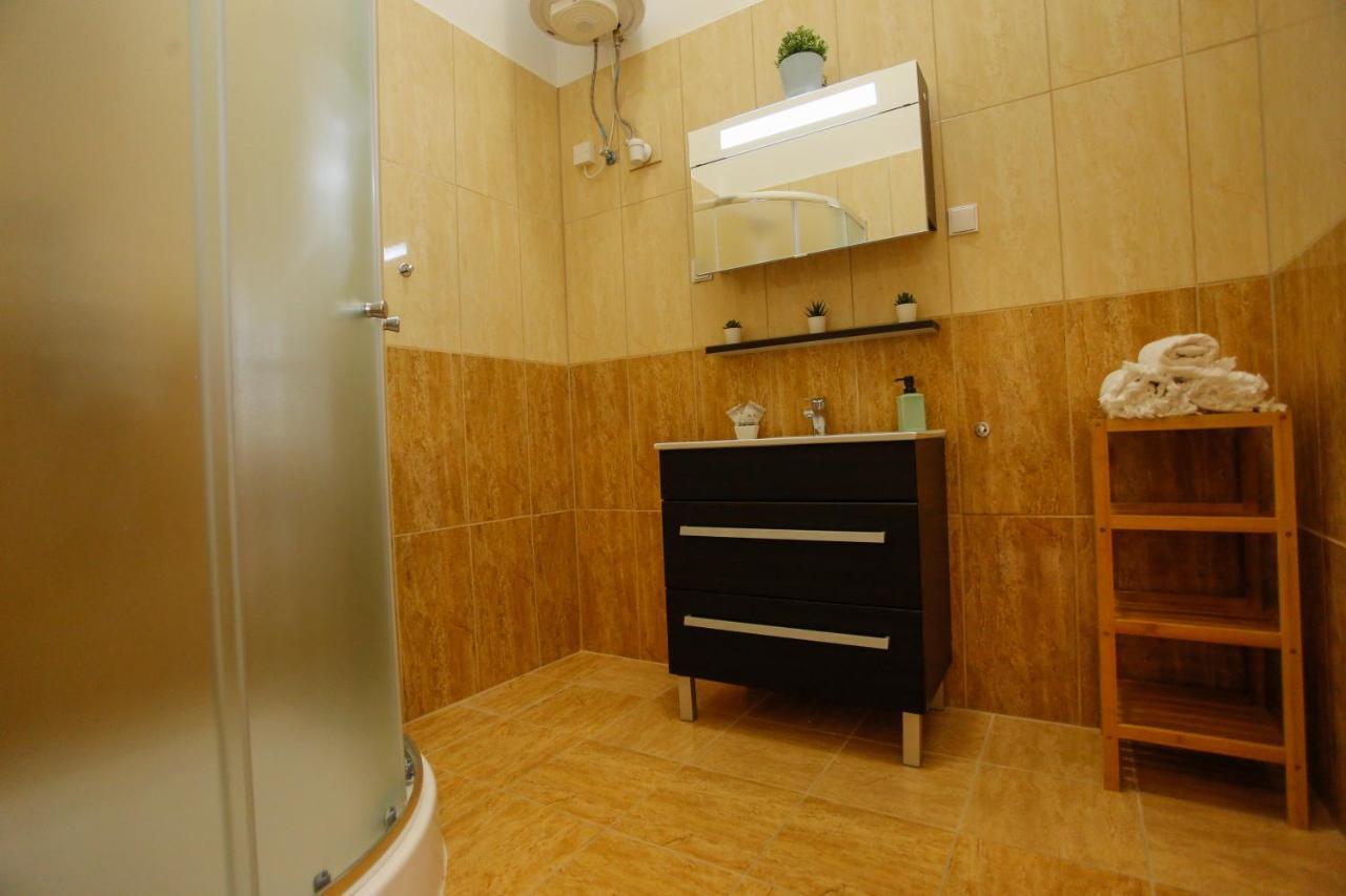 Urania Apartmanhaz Eger Exterior photo